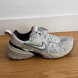 Nike V2K Run Sneakers Sz W9.5 in Grey